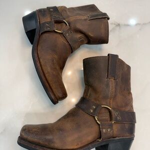 Frye Harness Boots Women’s 8R Brown Distressed Leather Boots sz 8.5